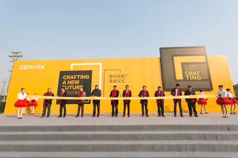 Z6尊龙演出“两大喜”： 十周年庆+注塑智慧工厂落成